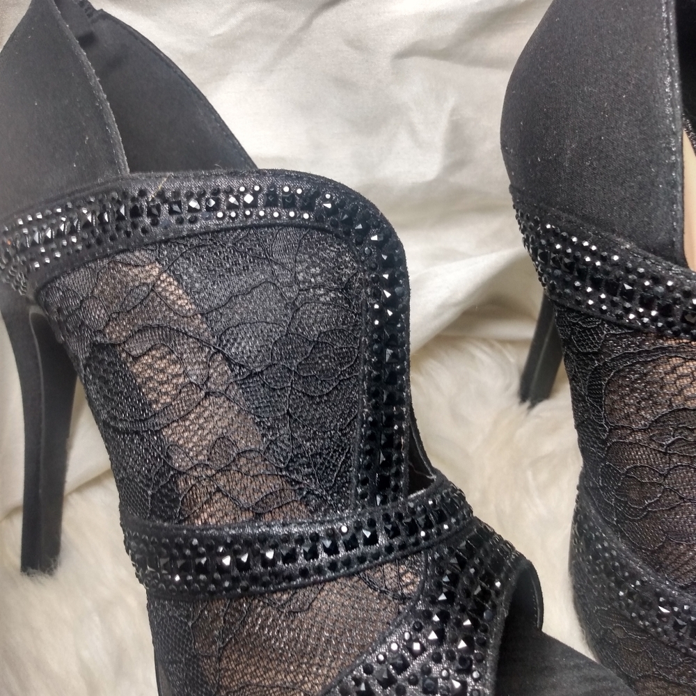 Heels - Picture 4 of 8